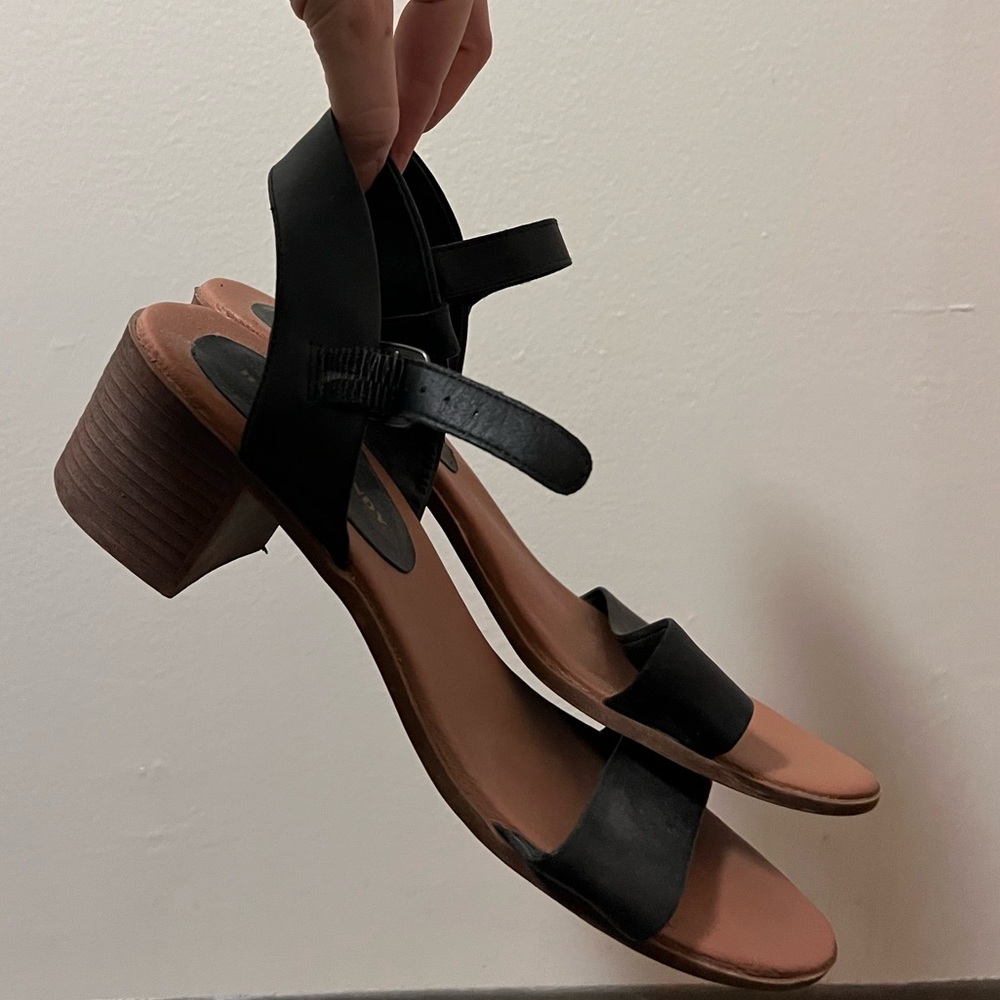 ZIGI Girl Black and Brown Heeled Sandals